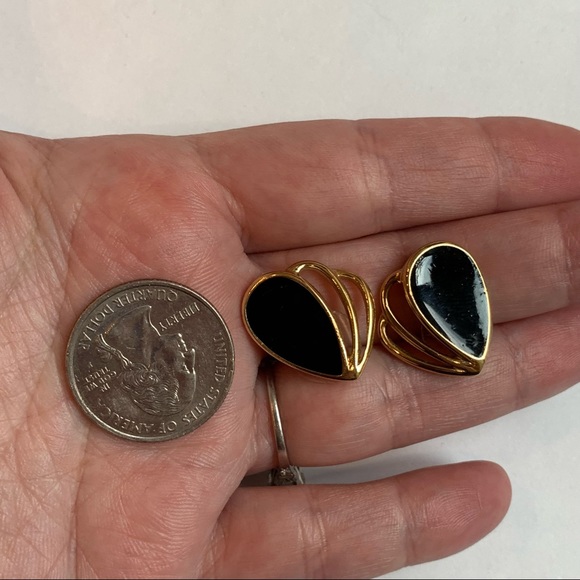 Trifari Black Enamel Gold Fan Teardrop Petal Vintage Pierced Earrings Signed - Picture 2 of 4